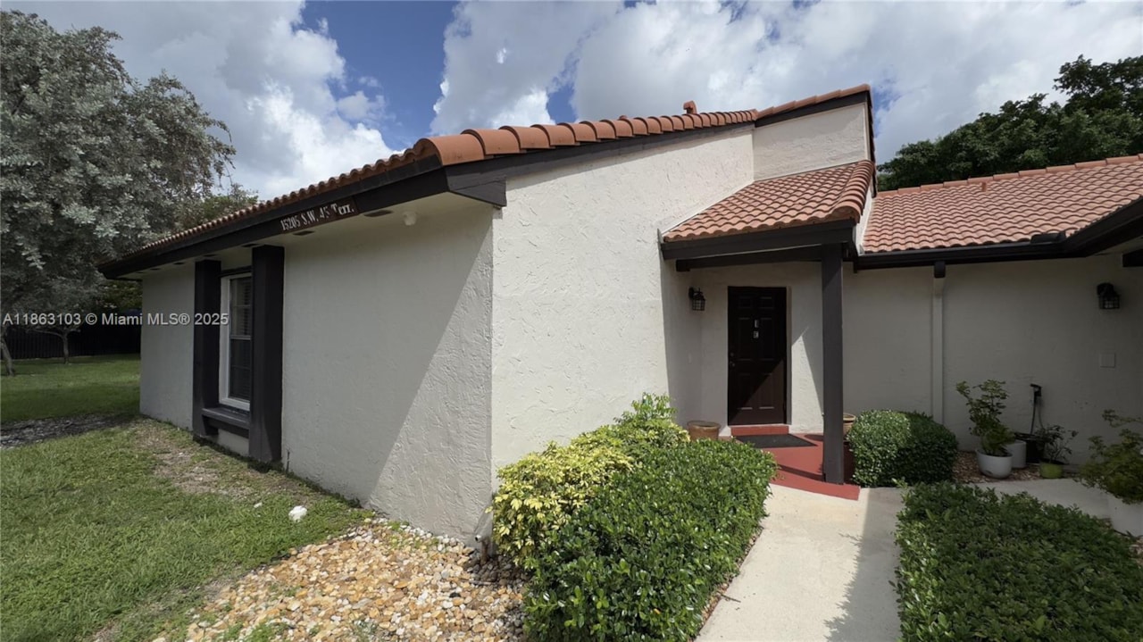 15205 SW 45th Ter #45E Miami, FL 33185 | MLS A11863103