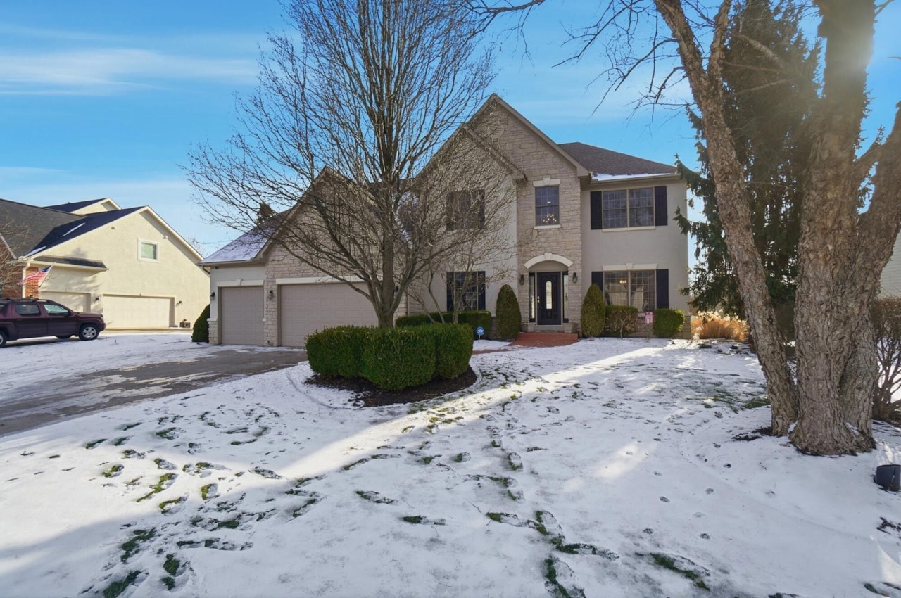 2642 Sandhurst Dr Lewis Center, OH 43035 | MLS 226000529