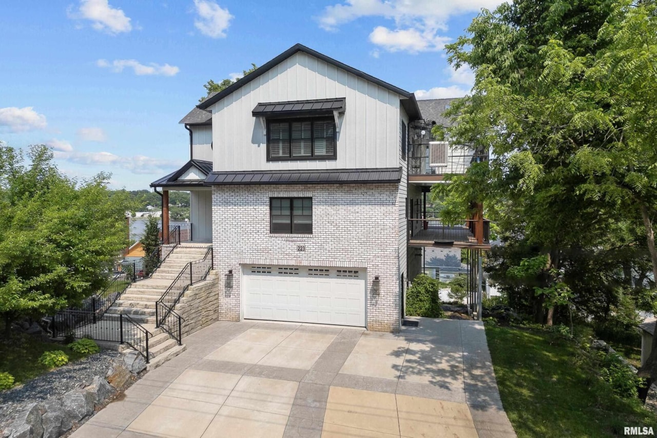 223 N 2nd St Le Claire, IA 52753 | MLS QC4264537