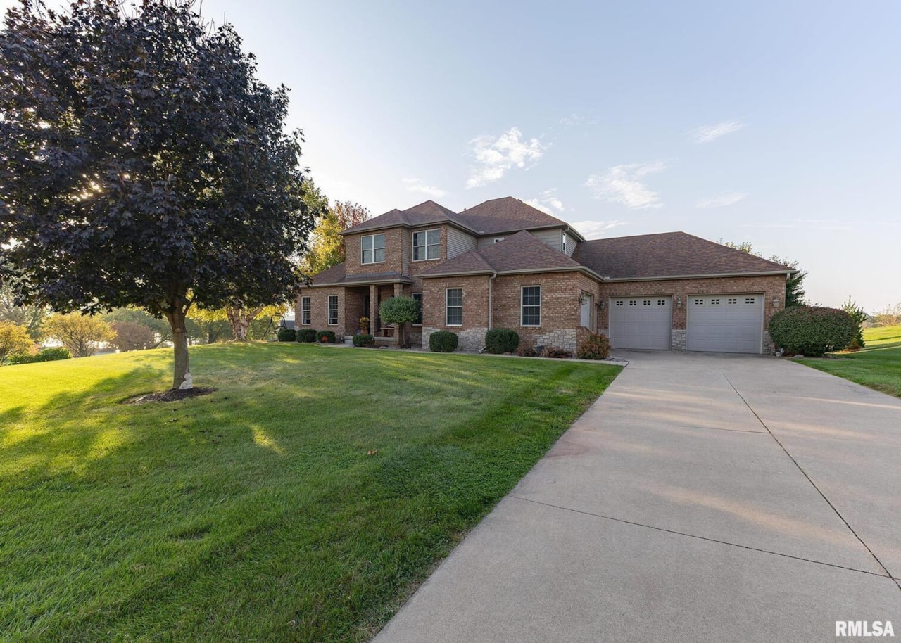 28055 238th St Le Claire, IA 52753 | MLS QC4268951