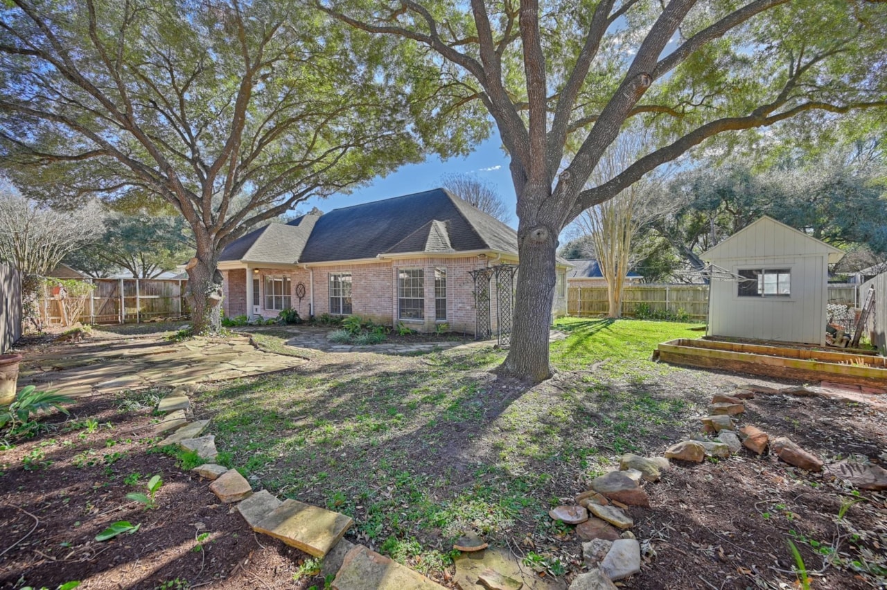2104 Creekwood Lane, Brenham, TX 77833 in Creekwood | Property Listing MLS#  66337106 | HampsonProperties.com