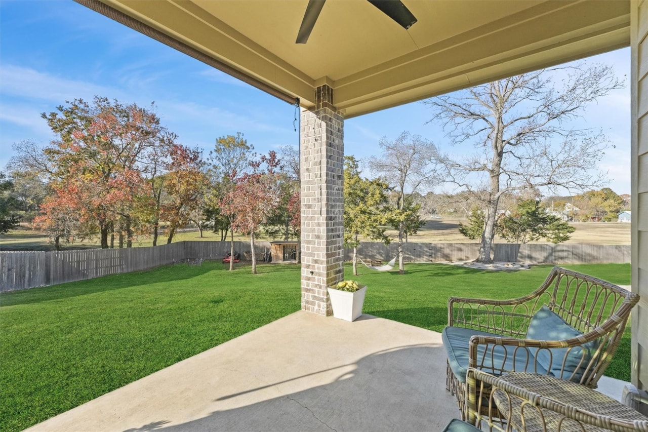 1700 Twin Oaks Circle Brenham, TX 77833 | MLS 40481024