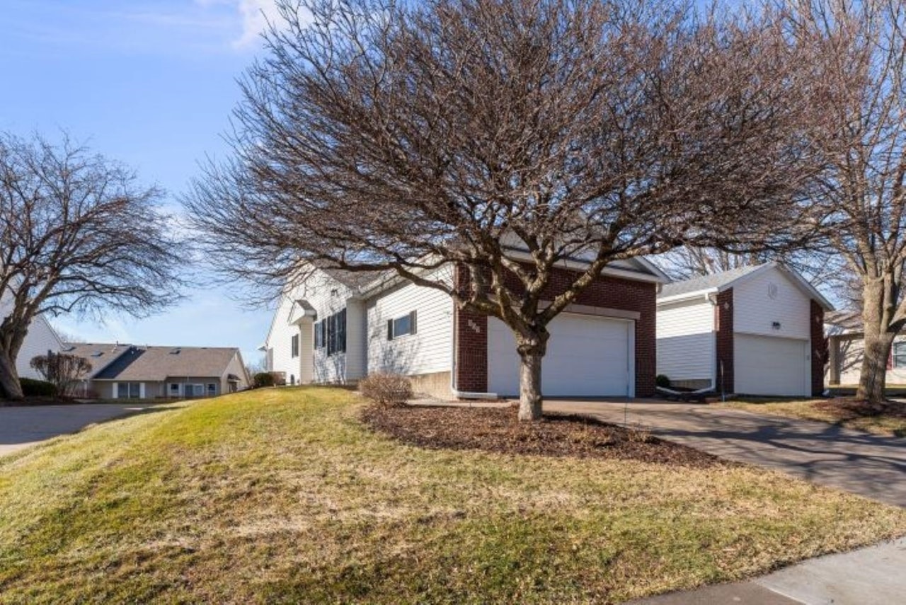802 Falcon Dr #0 Le Claire, IA 52753 | MLS 100000628