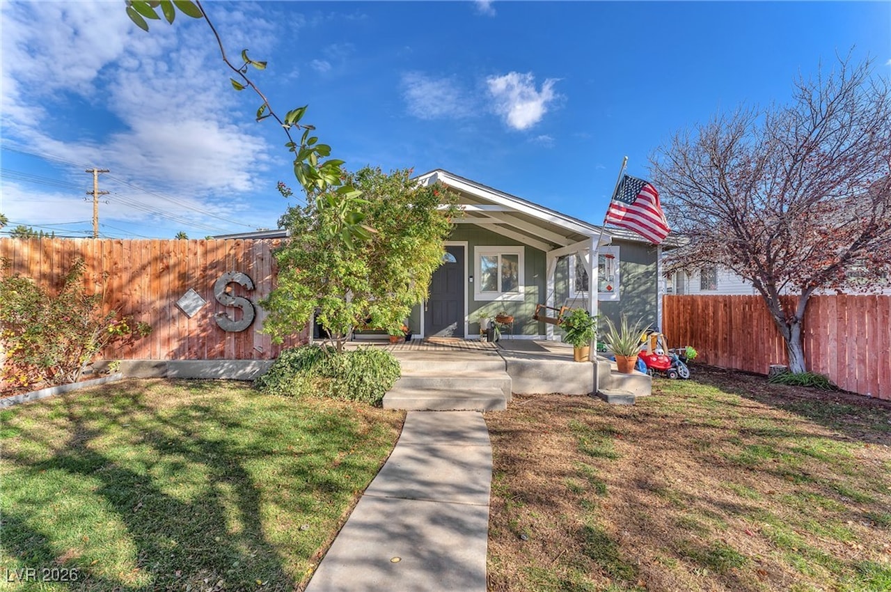 605 L Ave Boulder City NV 89005 Listed for $500,000 in Boulder City.