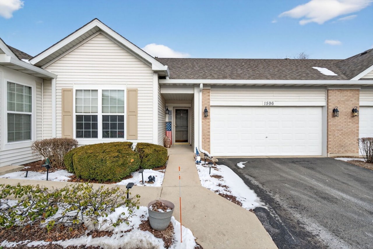 PHOTOS & DETAILS: 1596 W Ludington Circle, Romeoville, IL 60446 For Sale -  MLS #12553070 - Photos, Virtual