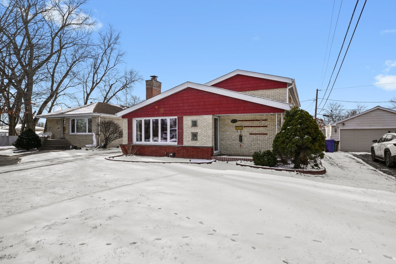 9016 S 48th Ct Oak Lawn, IL 60453 | MLS 12553323