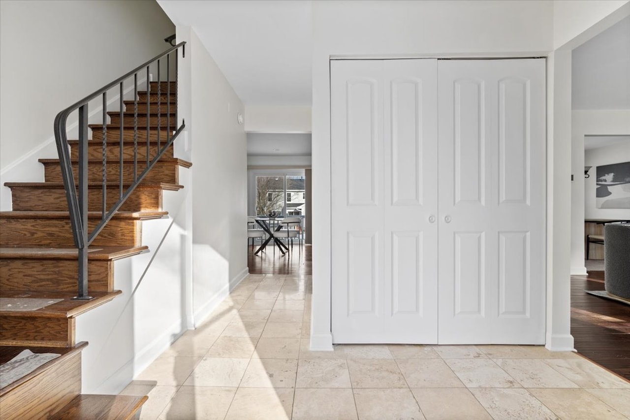 1708 White Place Downers Grove, IL 60516 | MLS 12451571