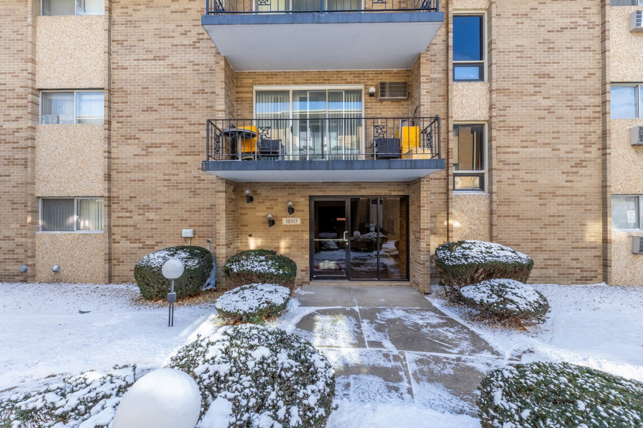 10117 S Cicero Ave #206 Oak Lawn, IL 60453 | MLS 12546137