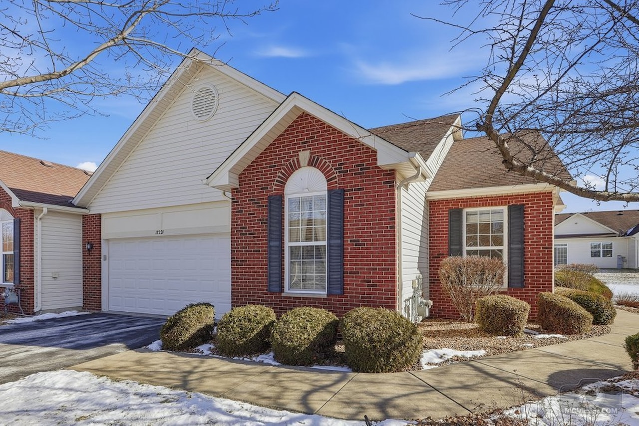 PHOTOS & DETAILS: 17221 Fontana Ln, Lockport, IL 60441 For Sale - MLS  #12551199 - Photos, Virtual Tour,
