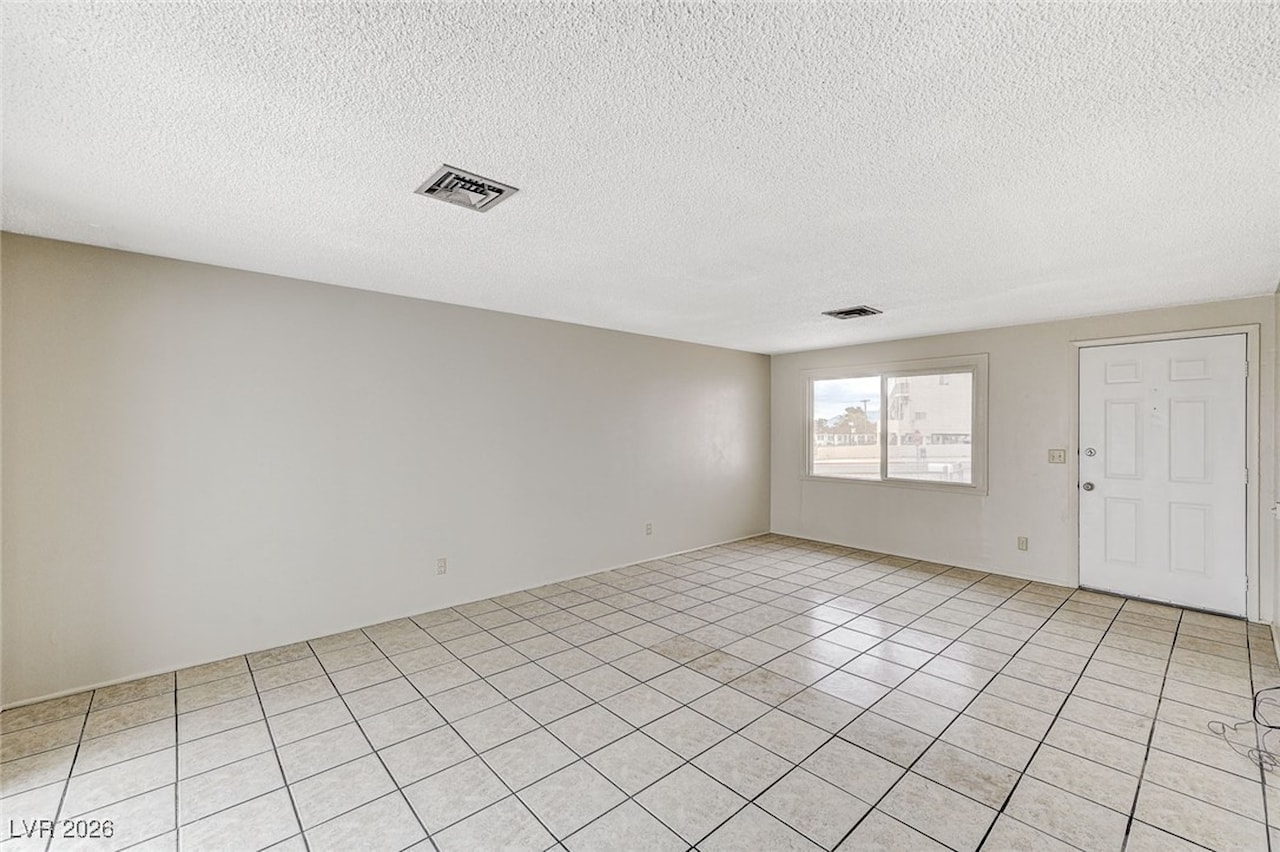 PHOTOS & DETAILS: 529 I, Boulder City, NV 89005 For Sale - MLS #2750843 -  Photos, Virtual Tour, School Info - Real Estate Listing Info OR 529 I, Boulder  City, NV 89005 – PHOTOS – MLS #2750843