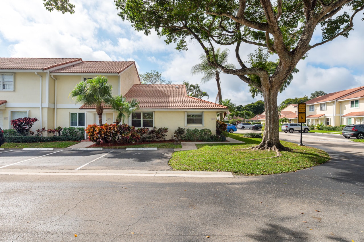 新品未開封 NEIGHBORHOOD FL / E-CHAIR ONE Explore home for sale at 6269 Walk Circle in Boca Walk, Boca Raton
