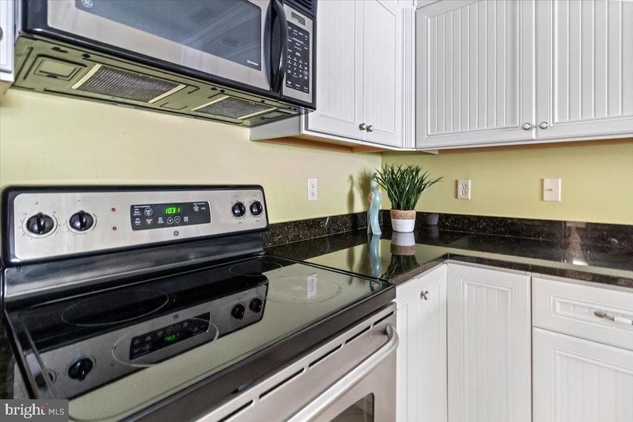 Seaside Retreat Real Estate for Sale - 13700 Coastal Hwy #302 in Ocean City Photo 13