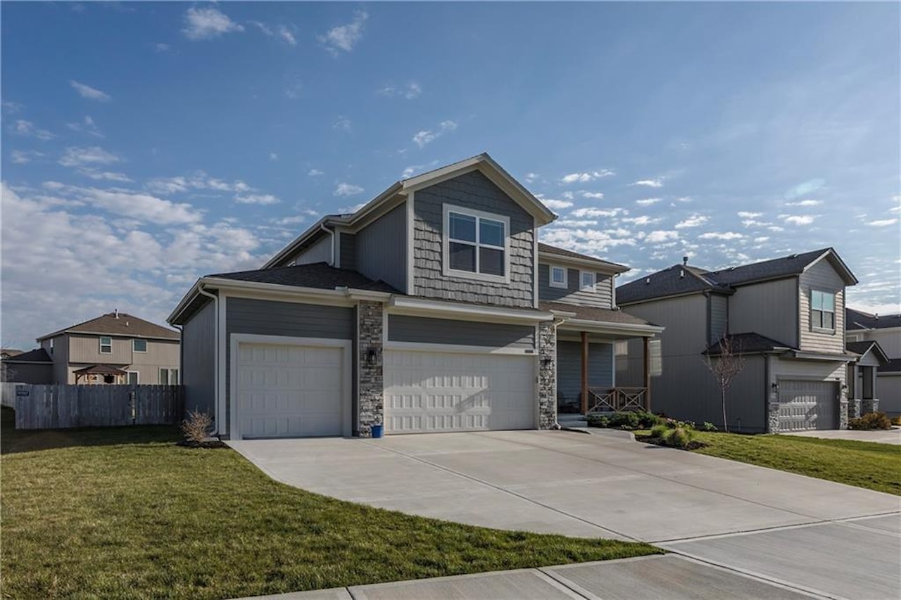 18886 W 169th St Olathe, KS 66062 | MLS 2608371