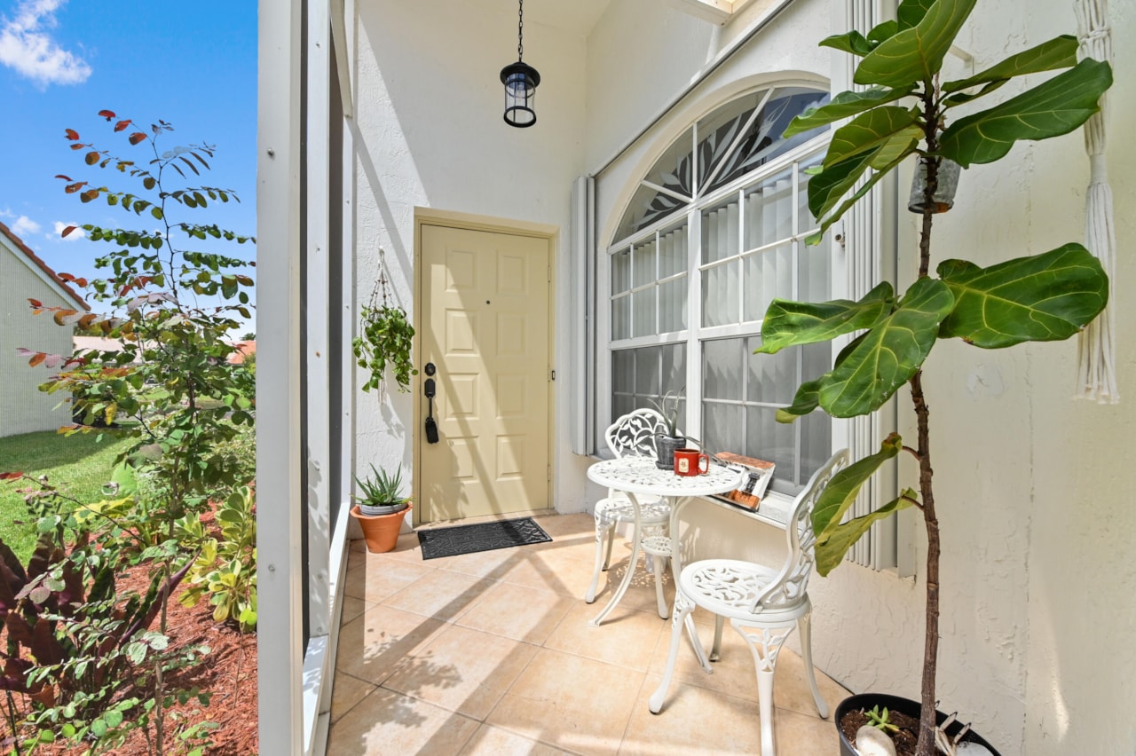 6077 Lake Hibiscus Dr Delray Beach, FL 33484 | MLS B26015603