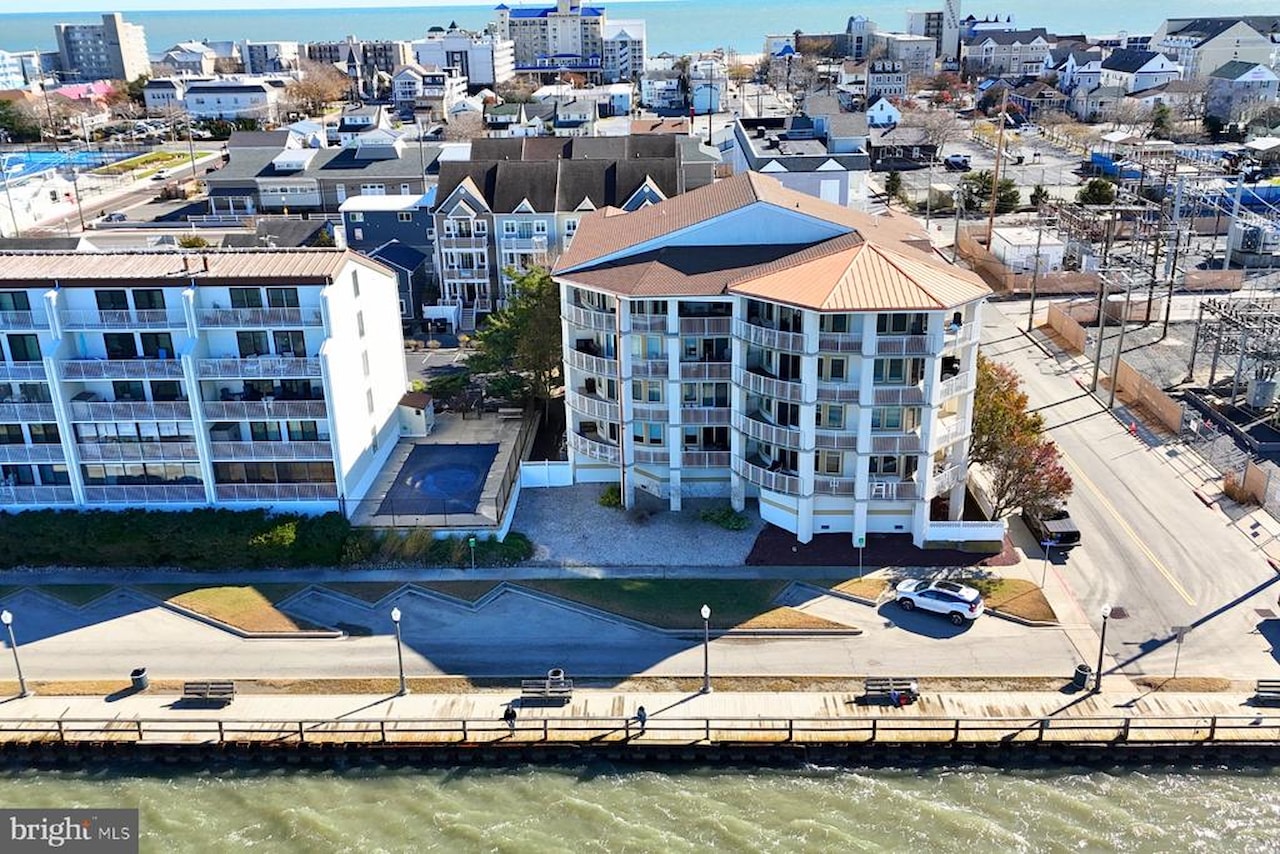 Thee Cori Noel Real Estate for Sale - 310 2nd St #101 in Ocean City Photo 2