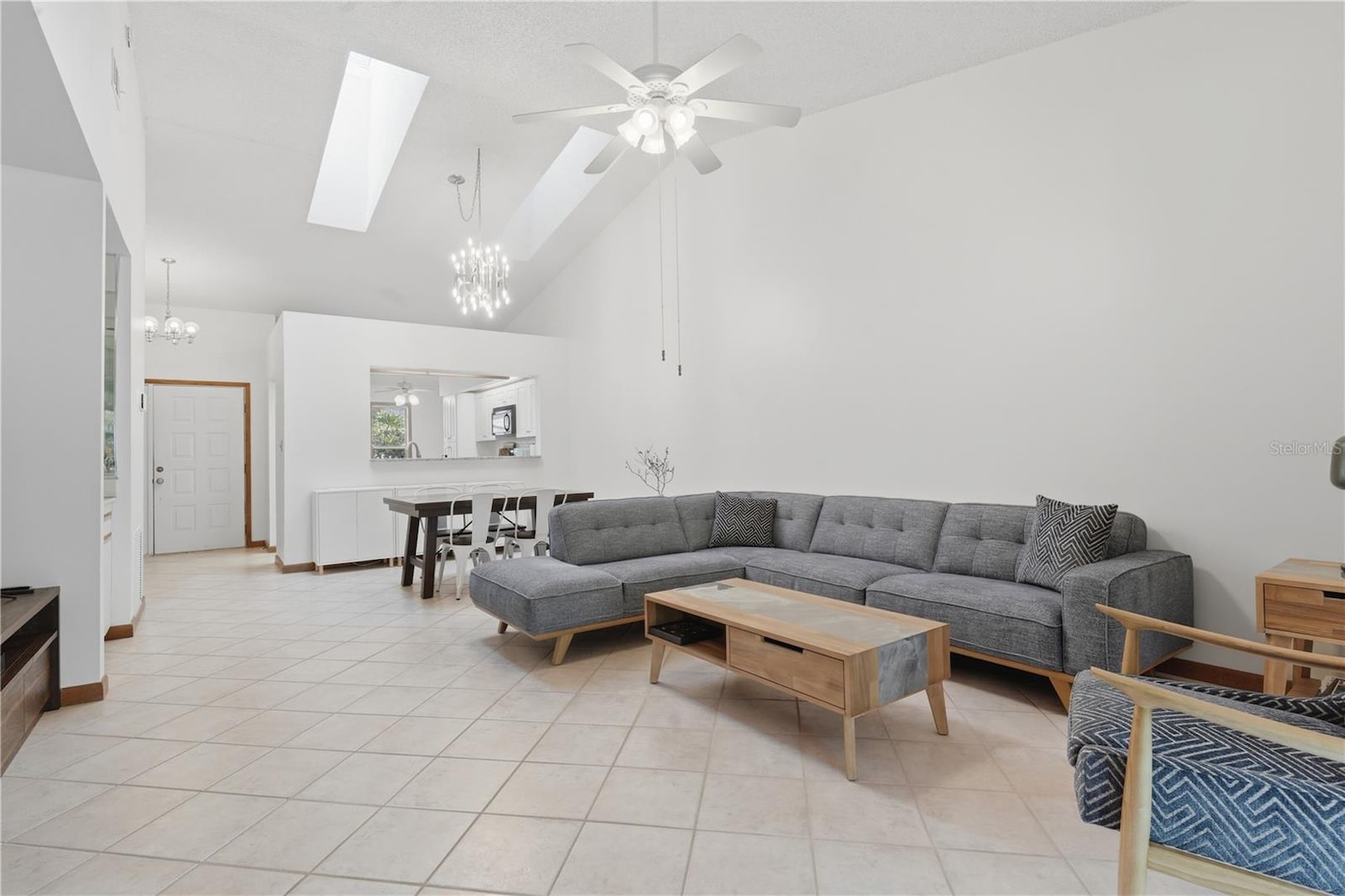 3764 Sawgrass Dr
              Titusville,  FL 32780 photo 4