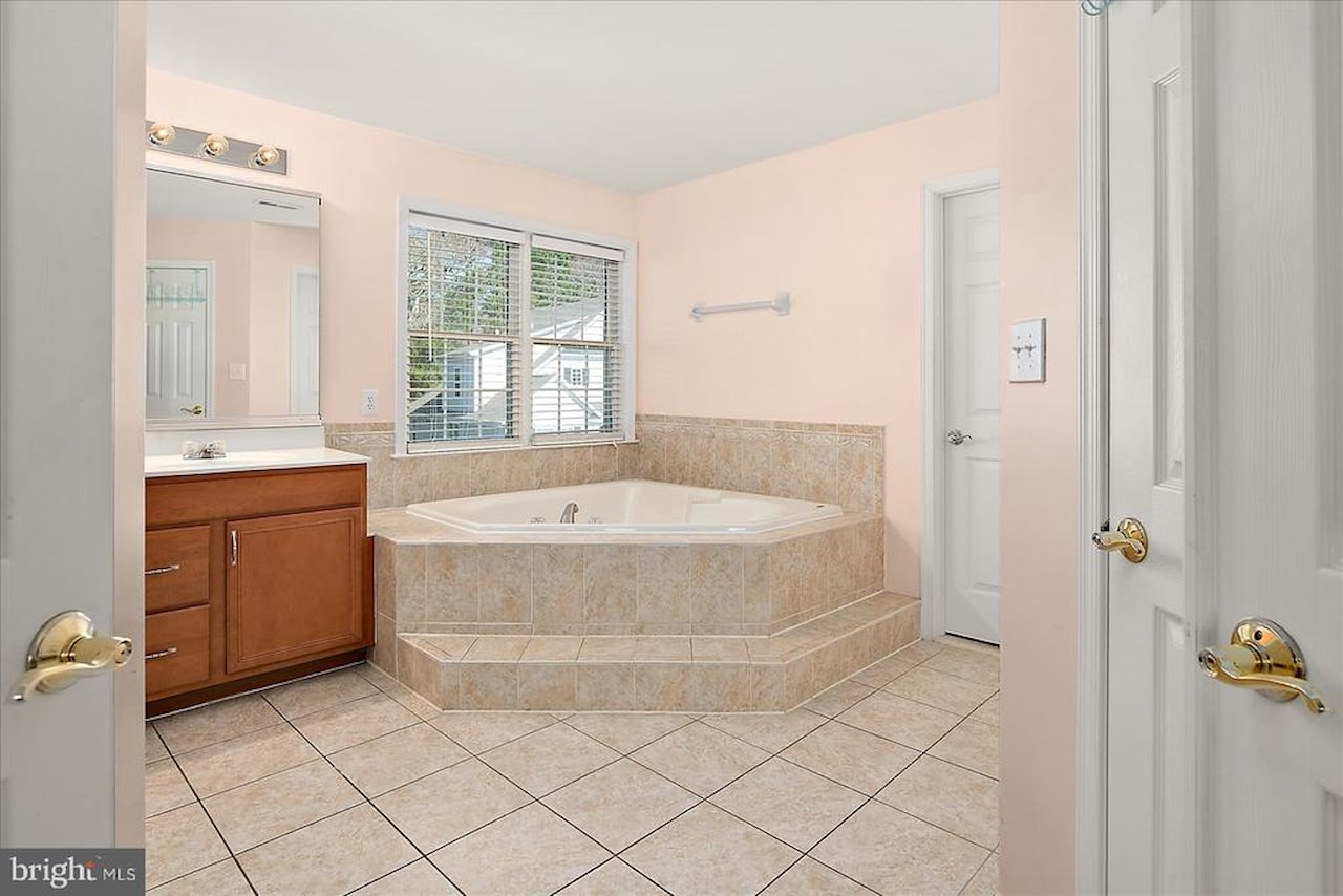  Real Estate for Sale - 12201 Ocean Vista Dr in Berlin Photo 38