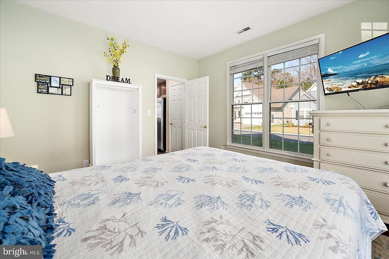  Real Estate for Sale - 12201 Ocean Vista Dr in Berlin Photo 28