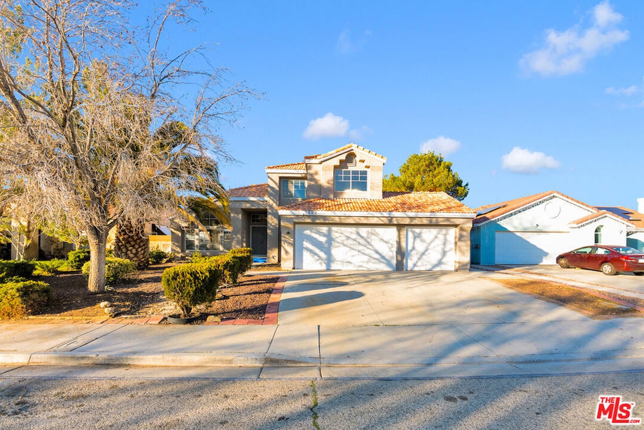 5811 Diamond St, Palmdale, CA 93552 | MLS# 26642035 | home for sale