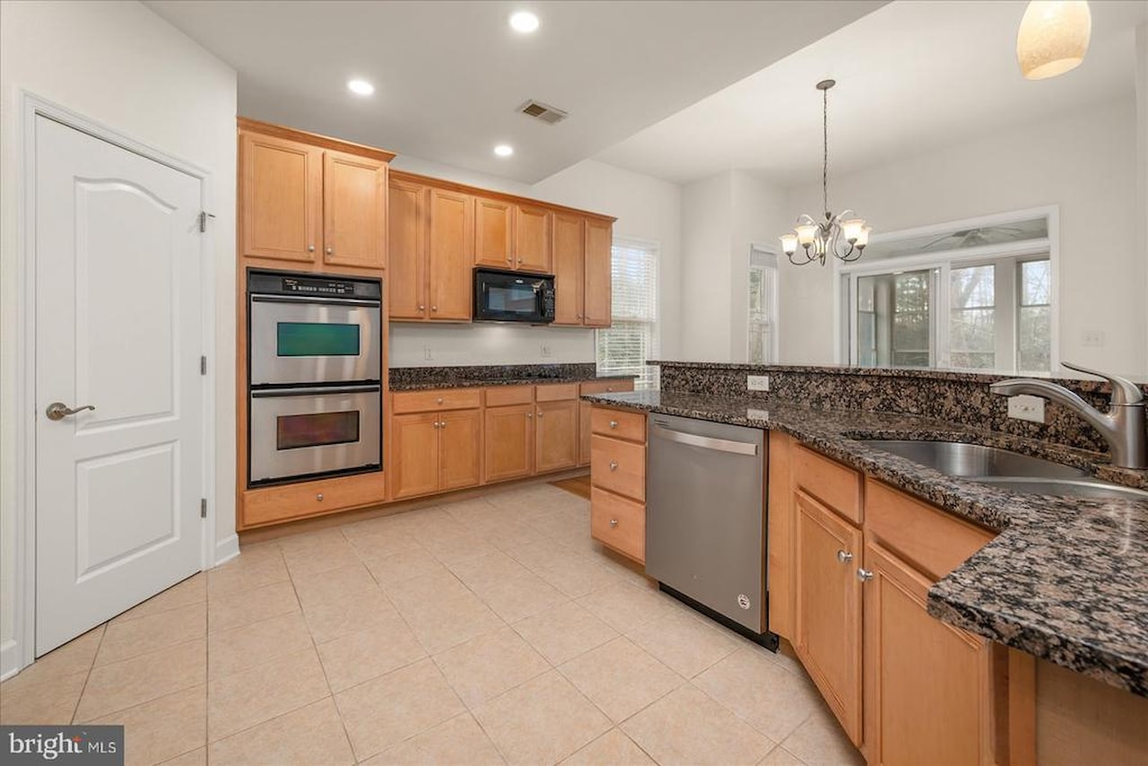 Real Estate for Sale - 11652 Maid At Arms Ln in Berlin Photo 16