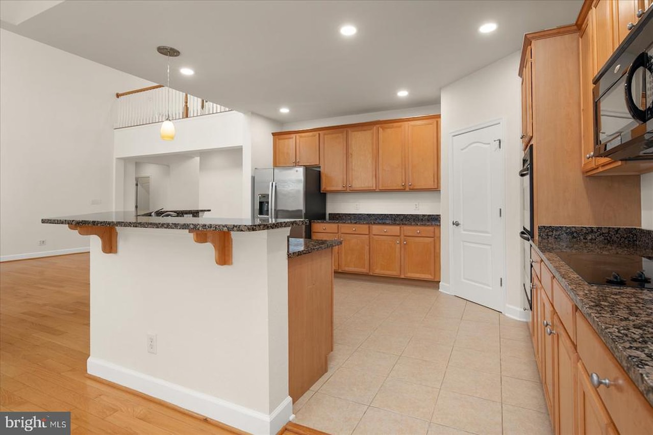  Real Estate for Sale - 11652 Maid At Arms Ln in Berlin Photo 19