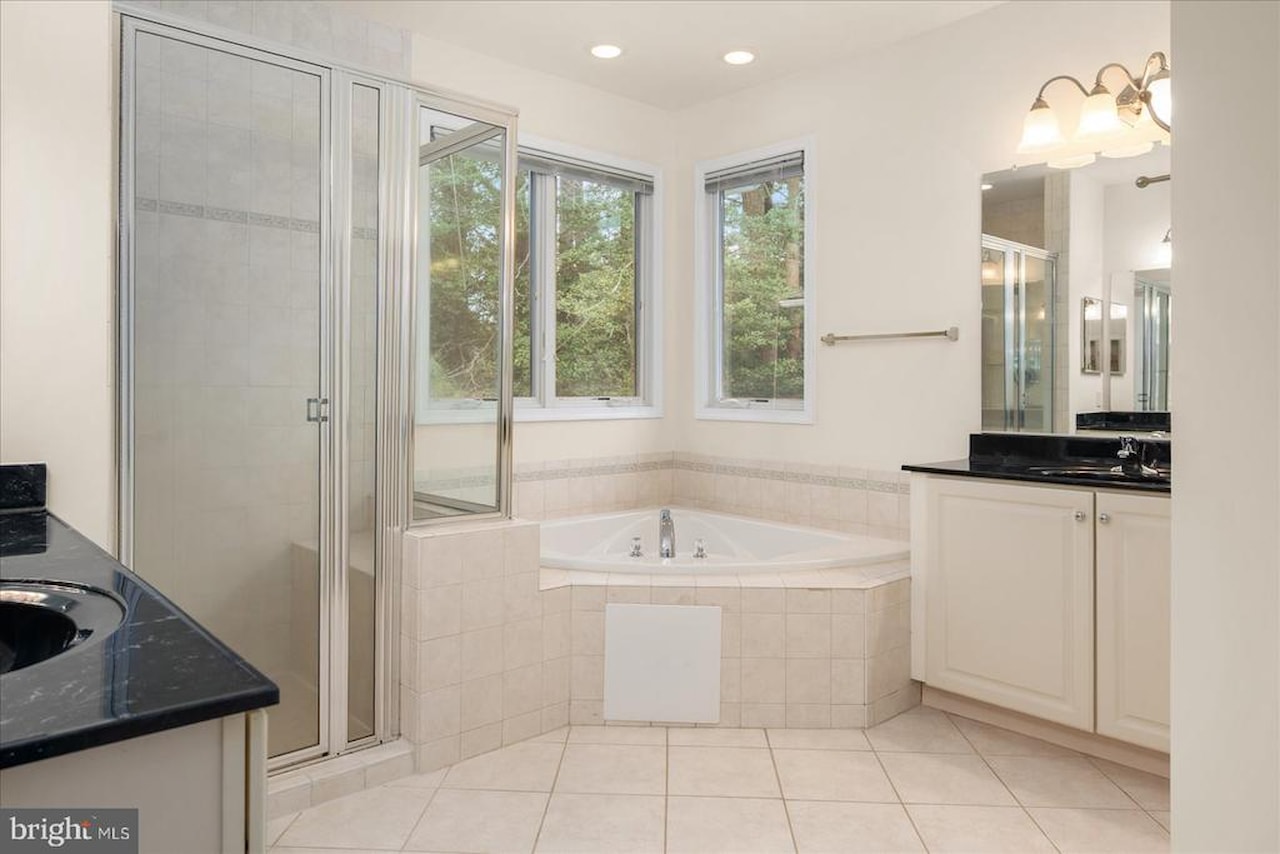  Real Estate for Sale - 11652 Maid At Arms Ln in Berlin Photo 27