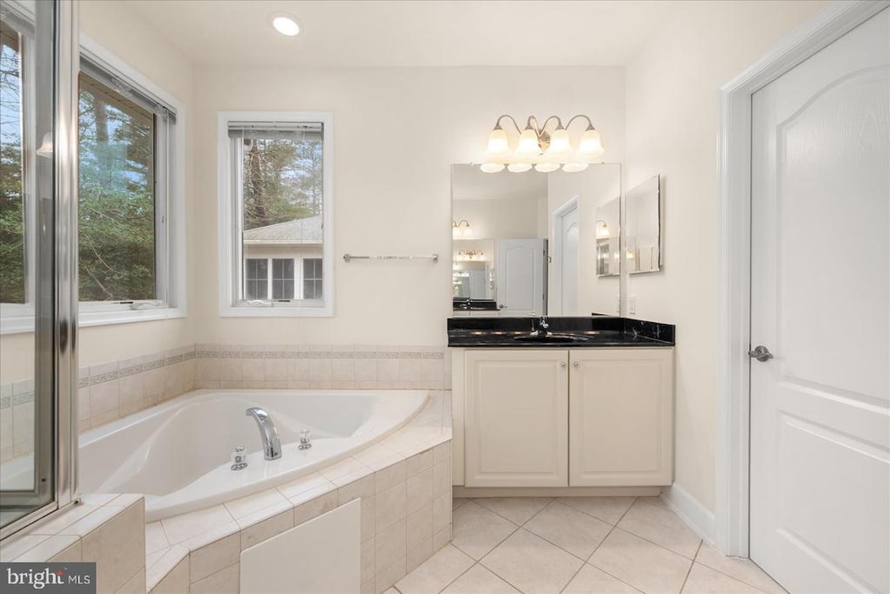  Real Estate for Sale - 11652 Maid At Arms Ln in Berlin Photo 29