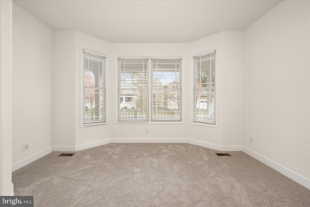  Real Estate for Sale - 11652 Maid At Arms Ln in Berlin Photo 33