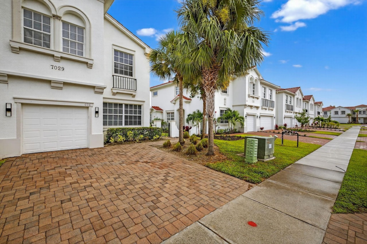 7029 Ambrosia Ln #606 Naples, FL 34119 | F10526731