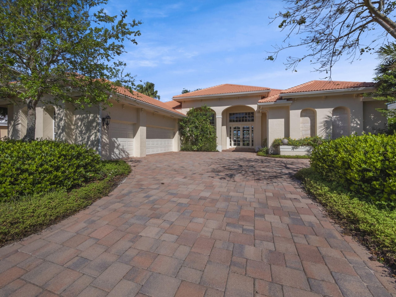 66 St James Dr Palm Beach Gardens, FL 33418 | MLS R11113255
