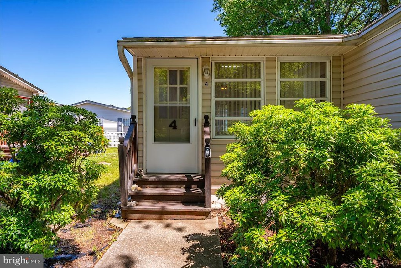  Real Estate for Sale - 4 Anchor Way Dr in Berlin Photo 3
