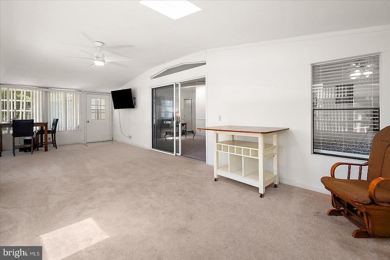  Real Estate for Sale - 4 Anchor Way Dr in Berlin Photo 4