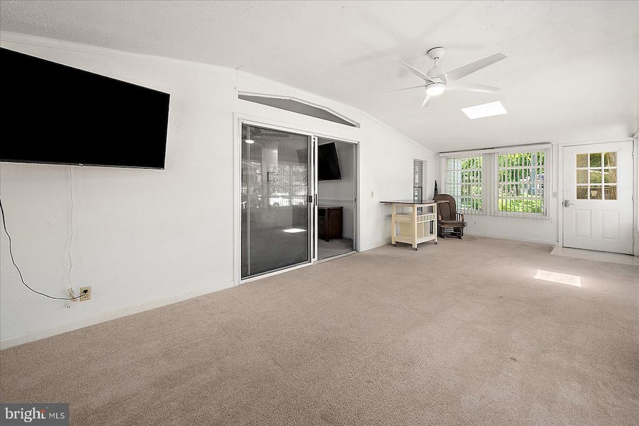  Real Estate for Sale - 4 Anchor Way Dr in Berlin Photo 5