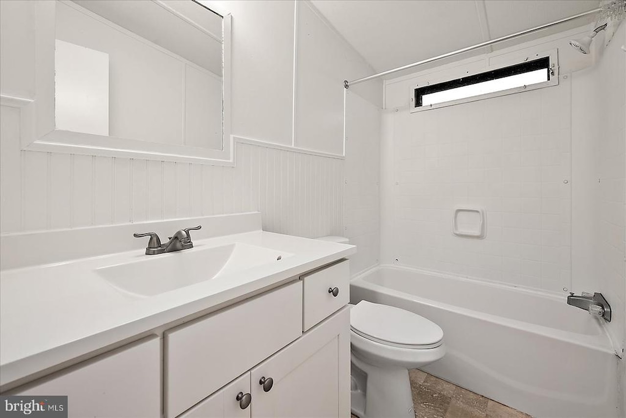  Real Estate for Sale - 4 Anchor Way Dr in Berlin Photo 24