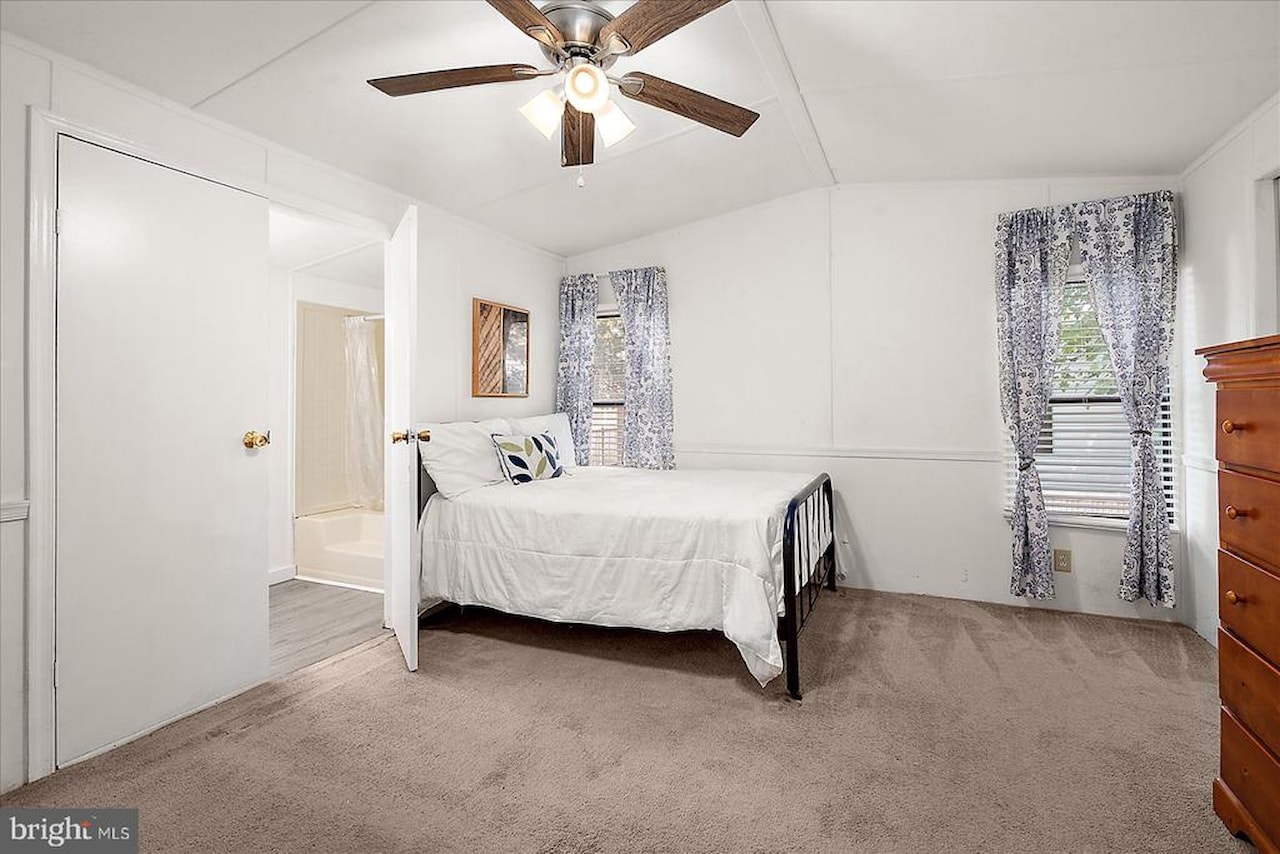  Real Estate for Sale - 4 Anchor Way Dr in Berlin Photo 30