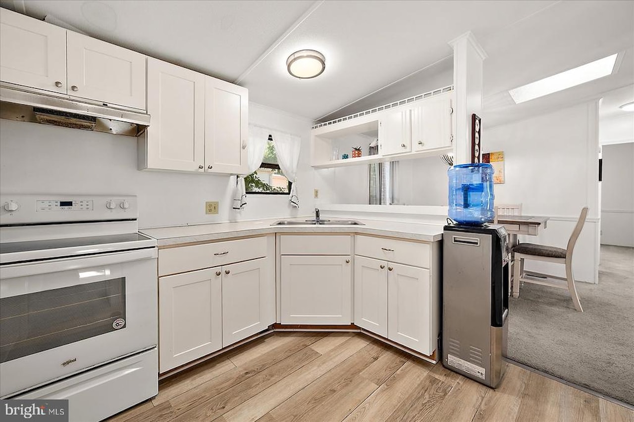  Real Estate for Sale - 4 Anchor Way Dr in Berlin Photo 14