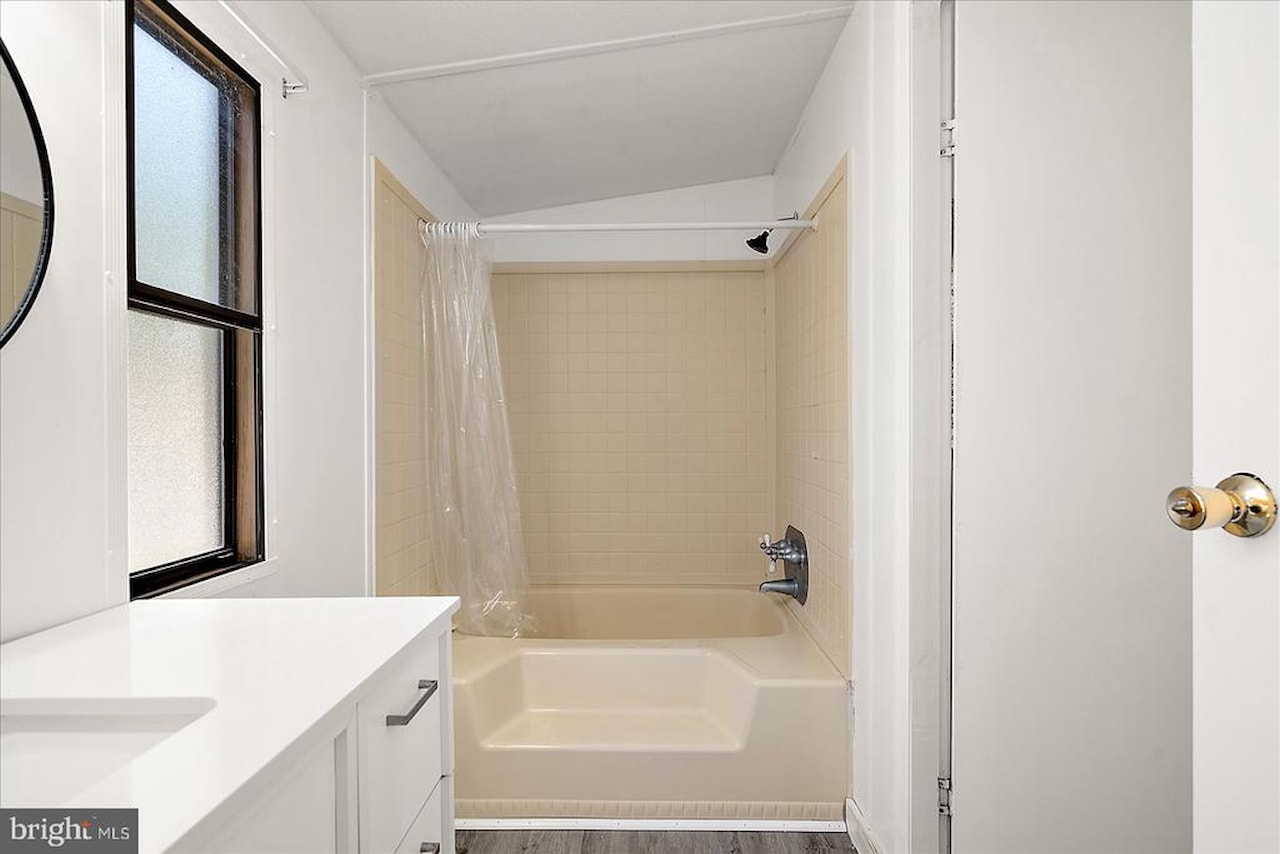  Real Estate for Sale - 4 Anchor Way Dr in Berlin Photo 29