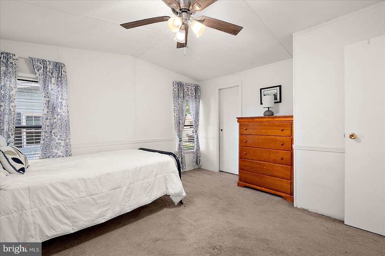  Real Estate for Sale - 4 Anchor Way Dr in Berlin Photo 31