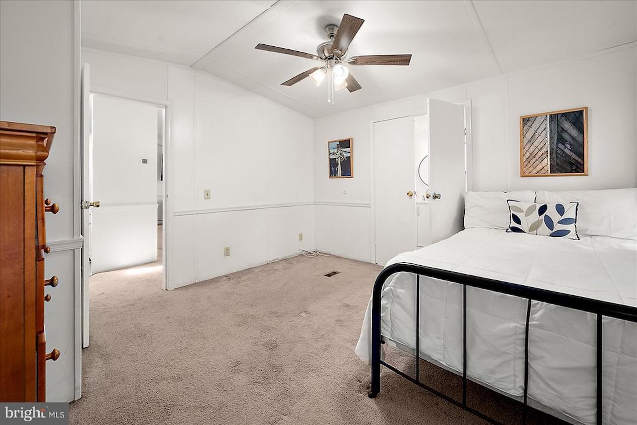  Real Estate for Sale - 4 Anchor Way Dr in Berlin Photo 32