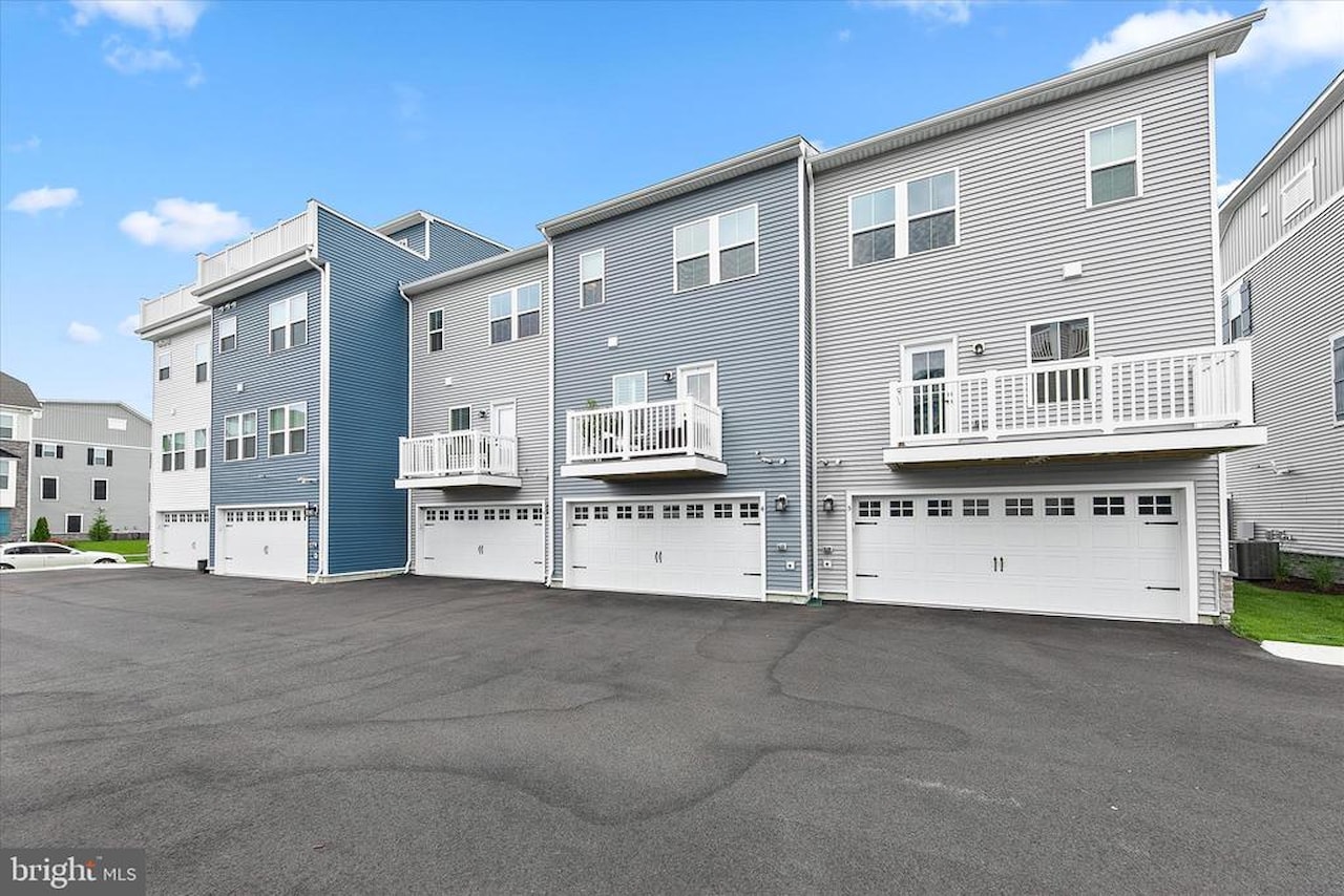  Real Estate for Sale - 12239 Hidden Bay Dr #4 in Berlin Photo 26