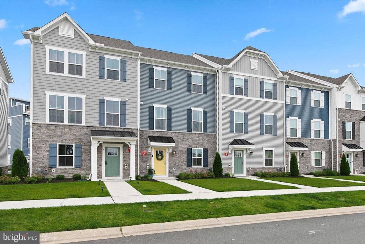  Real Estate for Sale - 12239 Hidden Bay Dr #4 in Berlin Photo 2