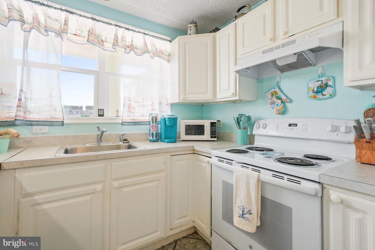 Jocelyn Manor Real Estate for Sale - 207 8th St #103C in Ocean City Photo 7