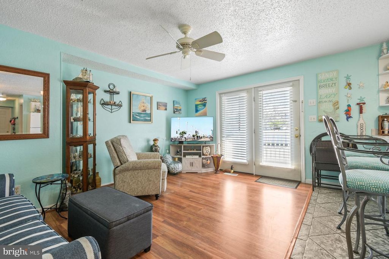 Jocelyn Manor Real Estate for Sale - 207 8th St #103C in Ocean City Photo 2