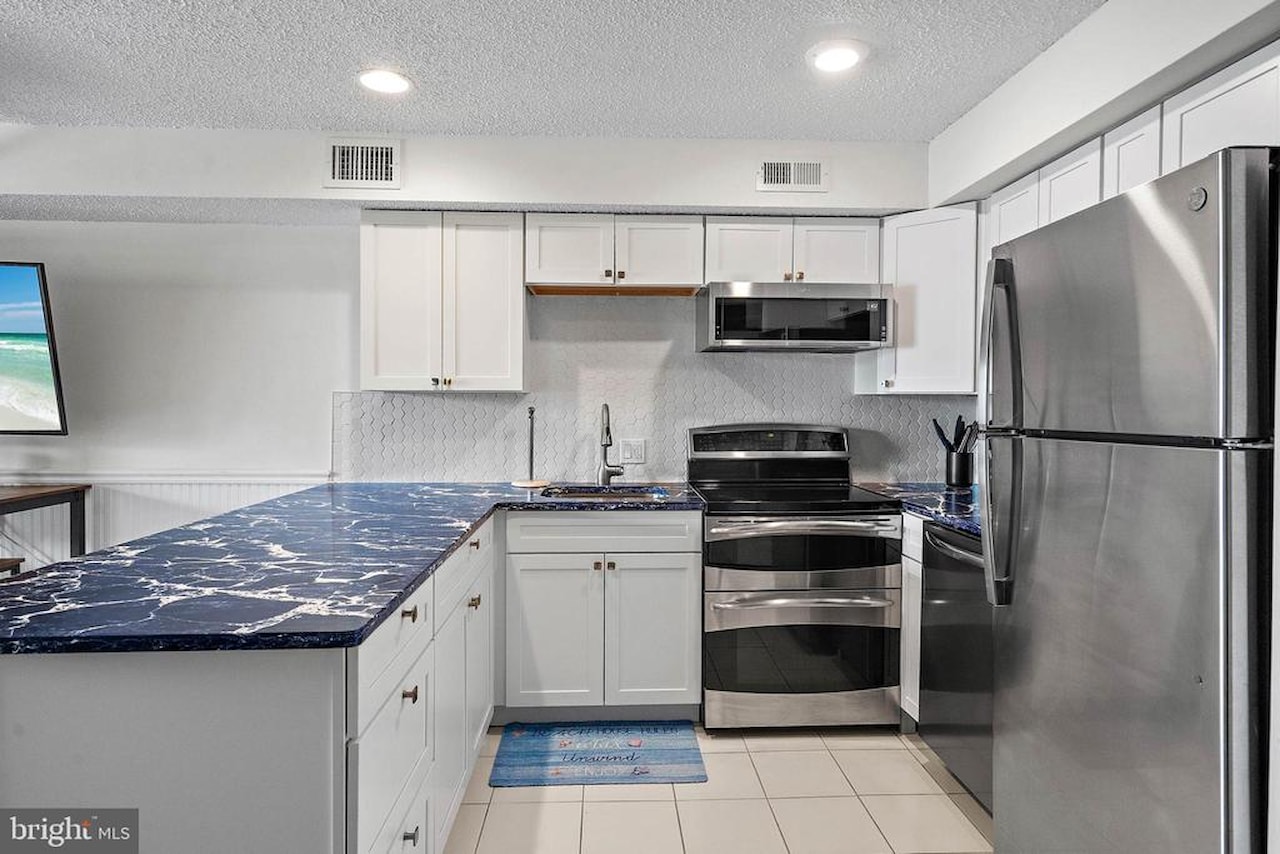 Jamaica Bay Real Estate for Sale - 204 33rd St #20502 in Ocean City Photo 3