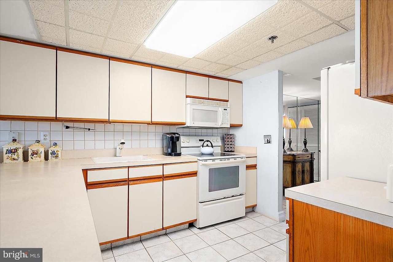 Plaza Real Estate for Sale - 9800 Coastal Hwy #910 in Ocean City Photo 12