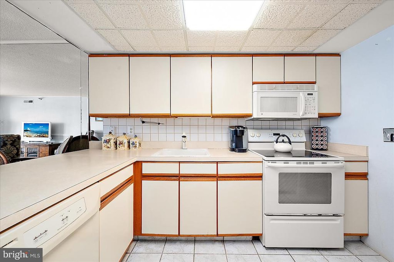 Plaza Real Estate for Sale - 9800 Coastal Hwy #910 in Ocean City Photo 13
