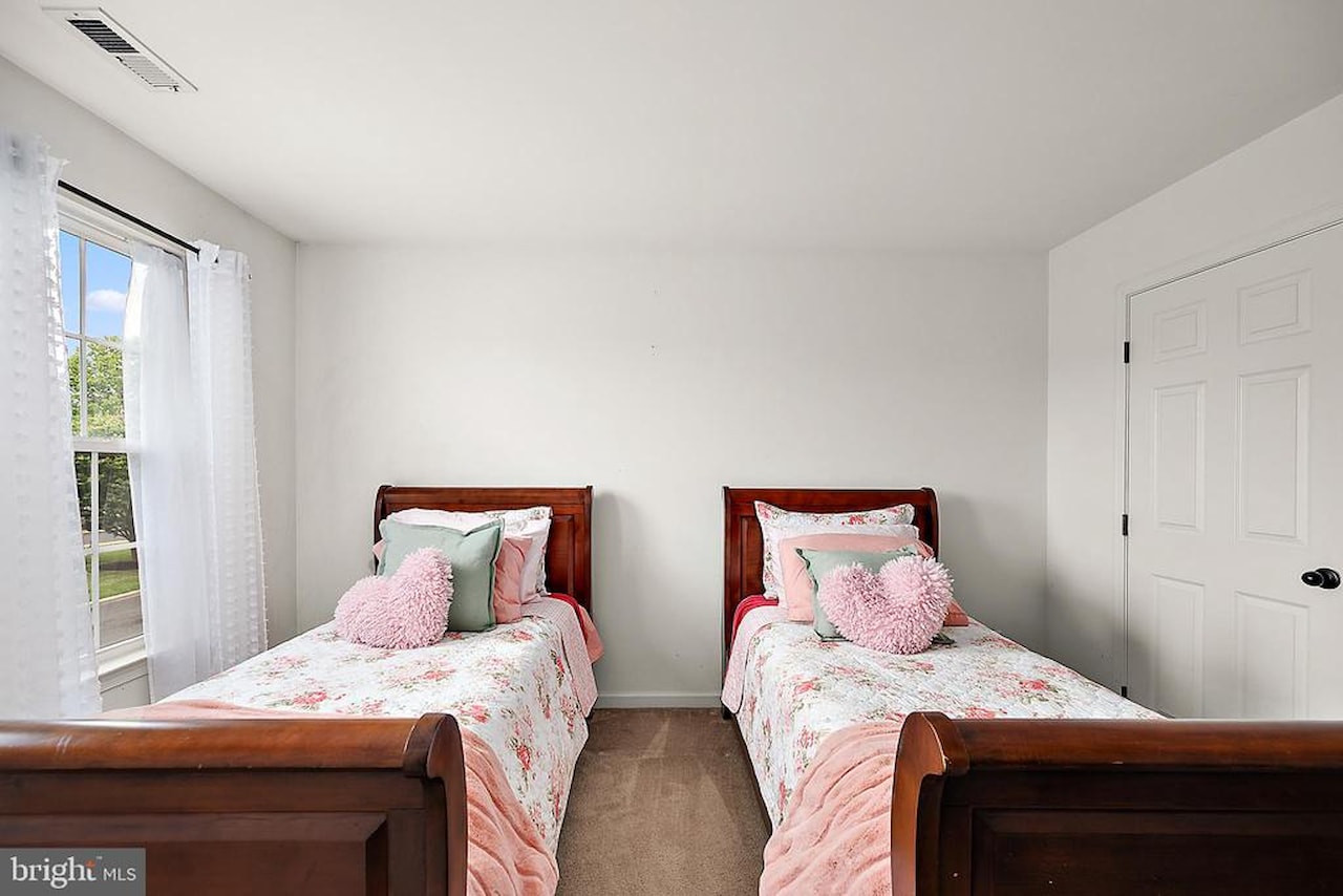  Real Estate for Sale - 508 Sunlight Ln #2 in Berlin Photo 32