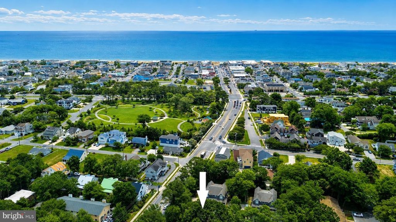 Garfield Station Real Estate for Sale - 422B Garfield Parkway in Bethany Beach Photo 2