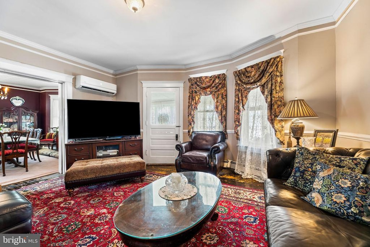  Real Estate for Sale - 207 Williams St in Berlin Photo 9