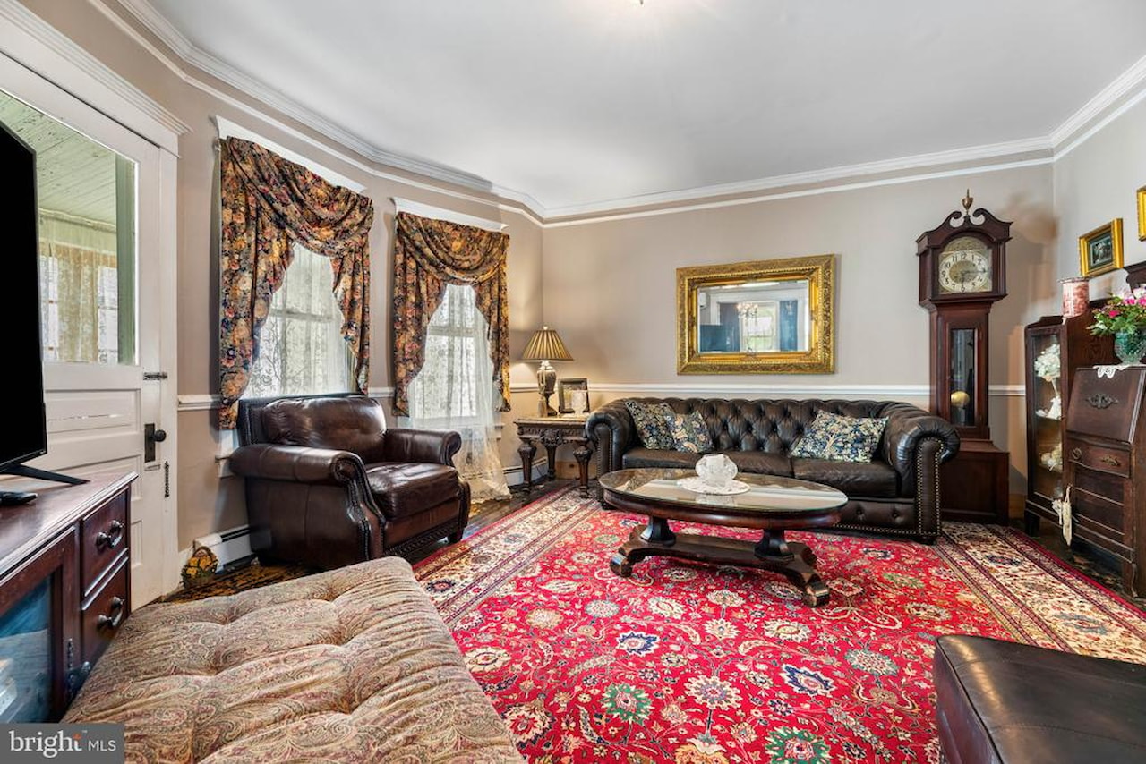  Real Estate for Sale - 207 Williams St in Berlin Photo 8